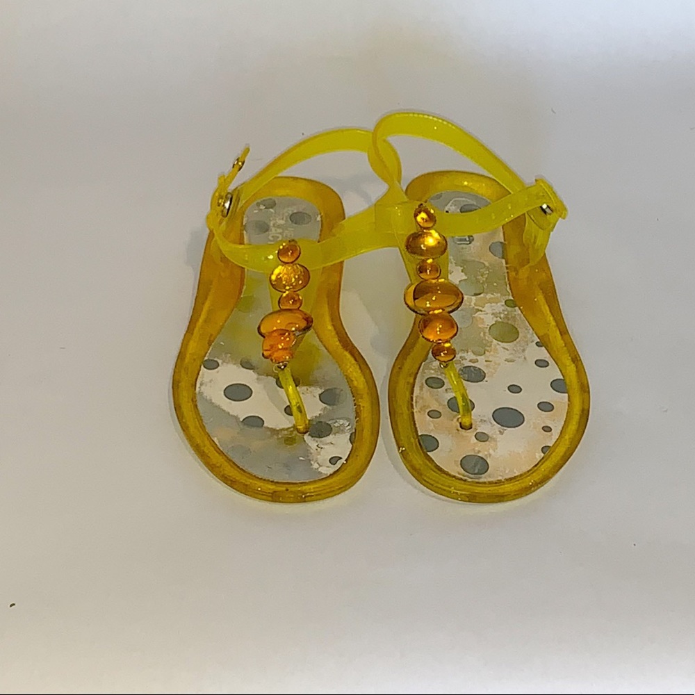 Girls yellow Kenneth Cole Reaction sandals size 2
